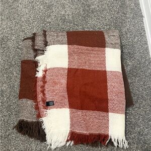 Lulu's Red and White Checkered Wrap with Fringe